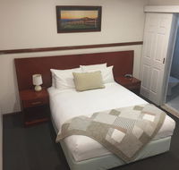 Across Country Motel and Serviced Apartments - Pubs and Clubs