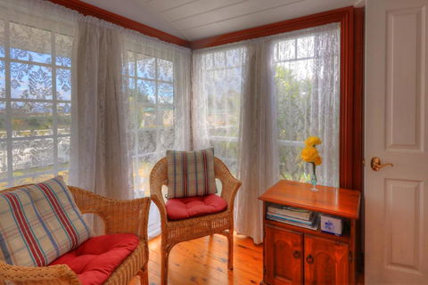 Addlestone House Bed And Breakfast - Pubs and Clubs 3