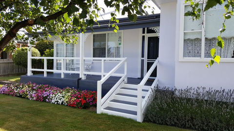 Addlestone House Bed And Breakfast - Pubs and Clubs 0