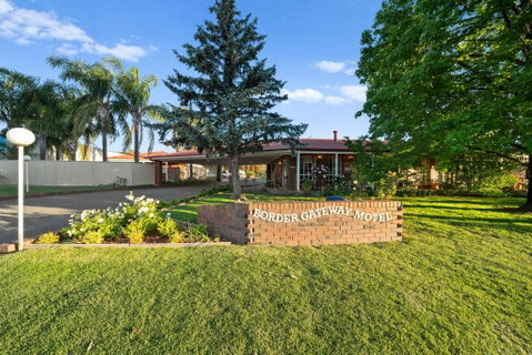 Econo Lodge Border Gateway Wodonga - Pubs and Clubs 0