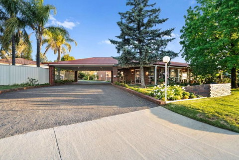 Econo Lodge Border Gateway Wodonga - Pubs and Clubs 1
