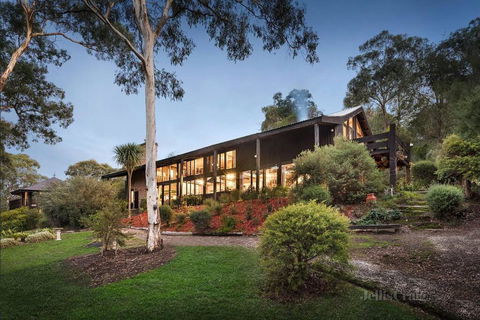 Diskin House Mt Pleasant Rd, Eltham For 16 Guests - Go Out 0