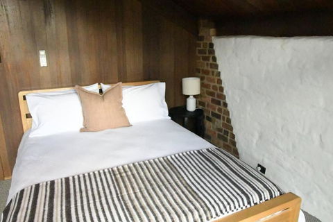Diskin House Mt Pleasant Rd, Eltham For 16 Guests - Go Out 2