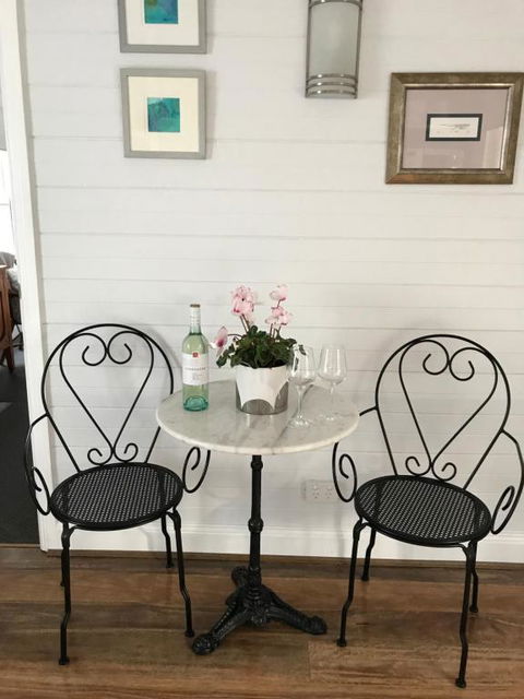 Drayshed Cottage - Pubs and Clubs 1