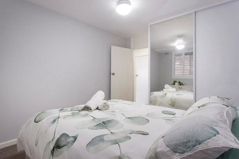 East Fremantle Escape - Pubs and Clubs 3