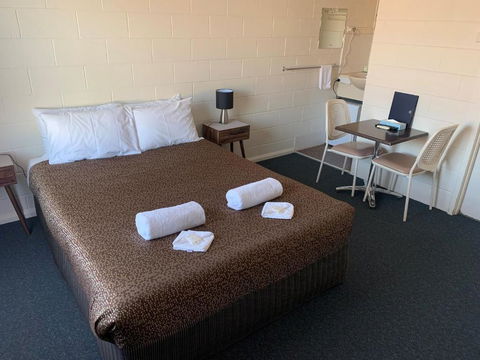 East West Motel Ceduna - Pubs and Clubs 4