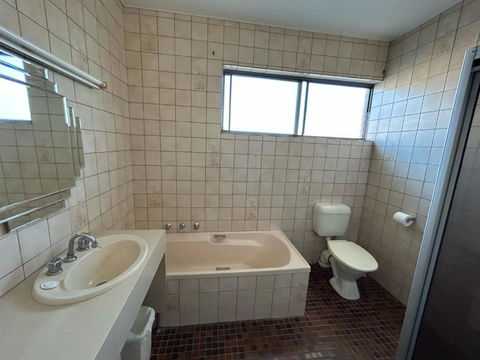 East West Motel Ceduna - Pubs and Clubs 1