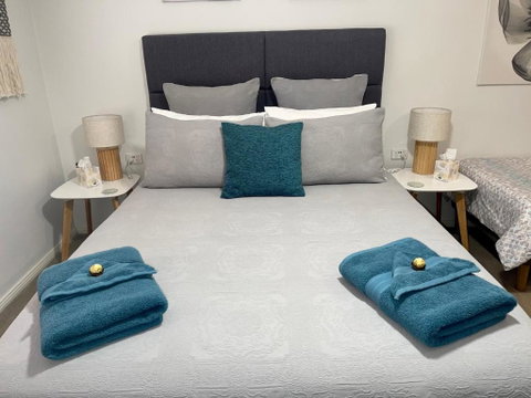 Emu Retreat B&B - Pubs and Clubs 0