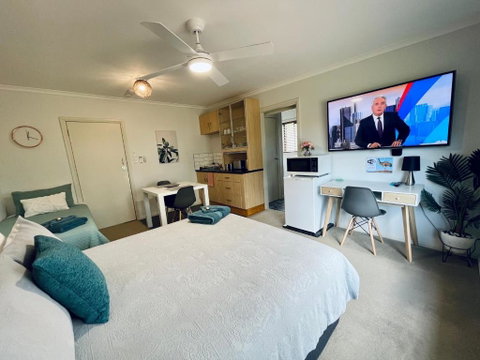 Emu Retreat B&B - Pubs and Clubs 2