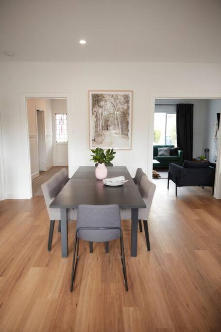 Enjoy A Renovated Retreat With Outdoor Bath - Pubs and Clubs 2