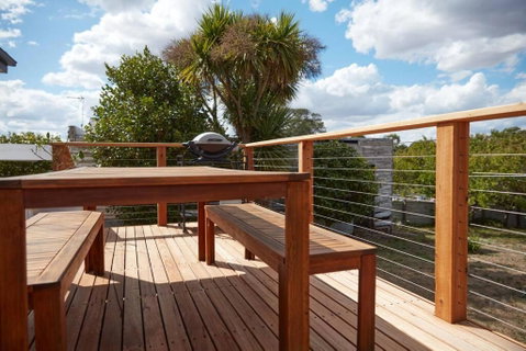 Enjoy A Renovated Retreat With Outdoor Bath - Pubs and Clubs 1