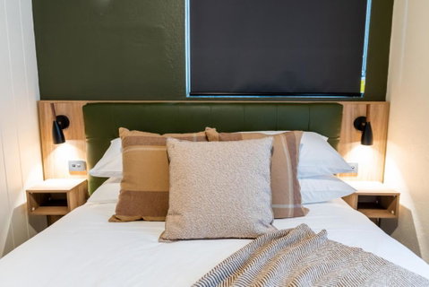 Eyre Hotel - Pubs and Clubs 1