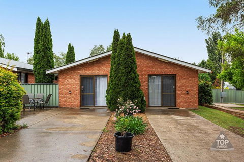 Fossicker Caravan Park - Pubs and Clubs 2