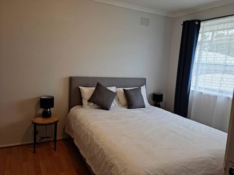 Four Bedroom House With Free Parking On Site - Pubs and Clubs 1