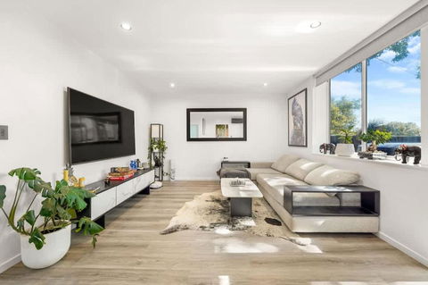 Gardenvale Prize With Private Courtyard Plus Parking - Pubs and Clubs 0