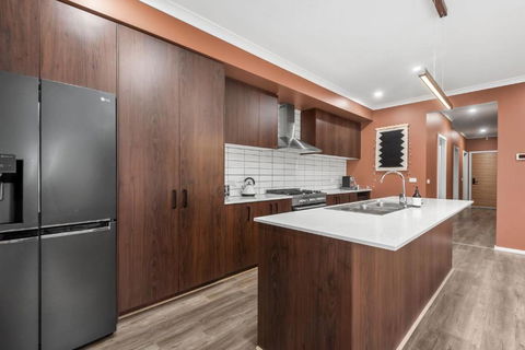 Georgina By The Bay - Pubs and Clubs 2