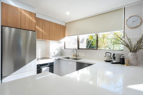 Getaway On Surf - Ground Floor Apartment - Family Friendly 100m From The Beach - Pubs and Clubs 1