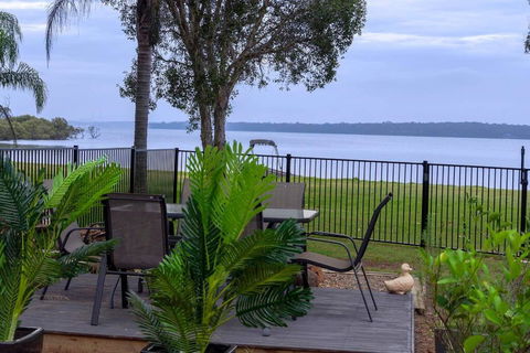 Getaway Lakefront Environmental House On Lake Macquarie With Water View - Pubs and Clubs 4