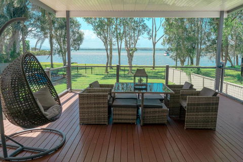 Getaway Lakefront Environmental House On Lake Macquarie With Water View - Pubs and Clubs 0