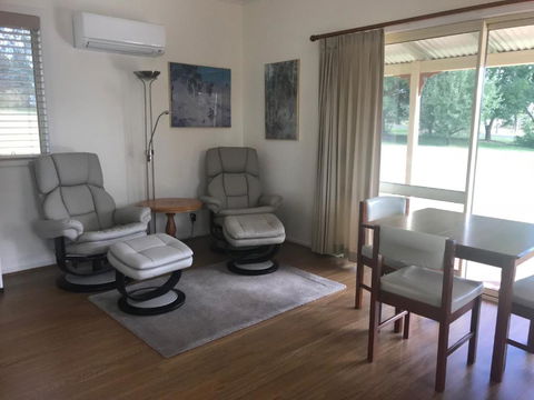 Glen Waverly Farmstay - Pubs and Clubs 2