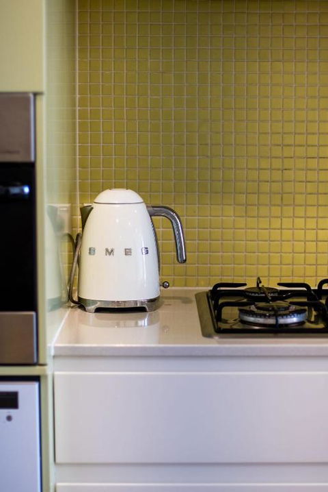 Glenelg Oasis, Pool, Gym, Spa & Sauna, Free Parking, City Views - Pubs and Clubs 3