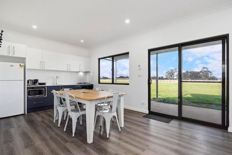 Glenowrie Cottage - 2 King Beds - Close To Cadia - Pubs and Clubs 0