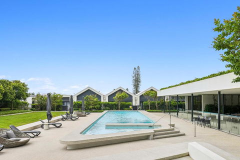 Glorious Ocean Views 2-Bed Pool & Amenities - Pubs and Clubs 1