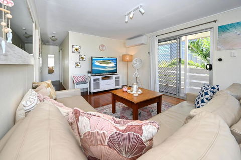 Golden Beach Family & Friends Getaway ZC4 - Pubs and Clubs 4