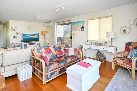 Golden Beach Family & Friends Getaway ZC4 - Pubs and Clubs 2