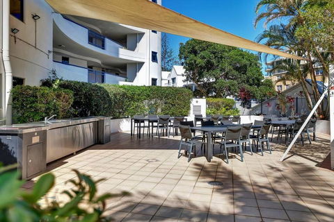 Golden Beach Oasis - Luxury Resort Living - Pubs and Clubs 1