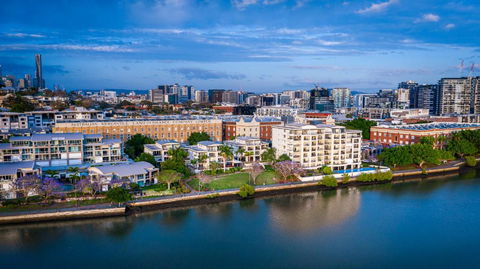 Goldsborough Place Apartments - Pubs and Clubs 4