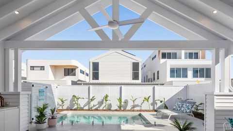 Gone Coastal - Pubs and Clubs 3