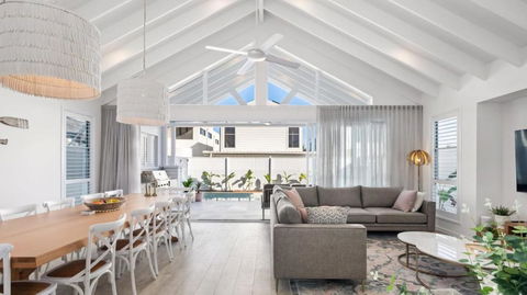 Gone Coastal - Pubs and Clubs 0