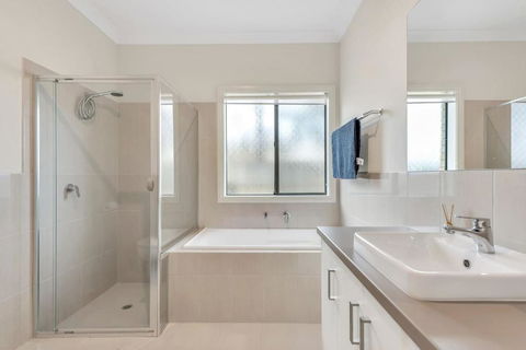 Goolwa Brooking St - Wi-Fi And Linen Included - Pubs and Clubs 2