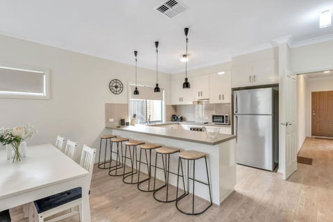 Goolwa Brooking St - Wi-Fi And Linen Included - Pubs and Clubs 4