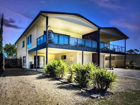 Goolwa Serenity - Modern, Peaceful, Linen & Wifi Included - Pubs and Clubs 0