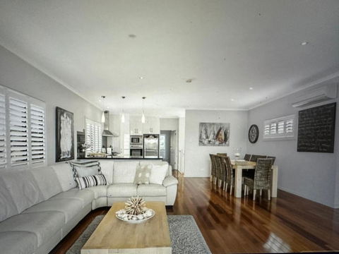 Goolwa Serenity - Modern, Peaceful, Linen & Wifi Included - Pubs and Clubs 3