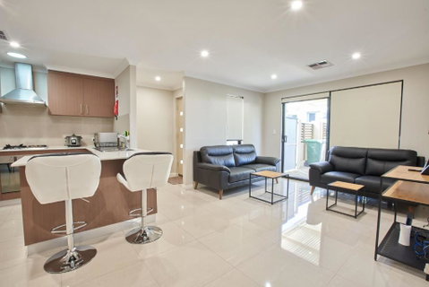 Gorgeous Family House Near Shops - Go Out 0