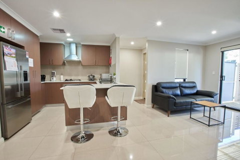 Gorgeous Family House Near Shops - Go Out 2