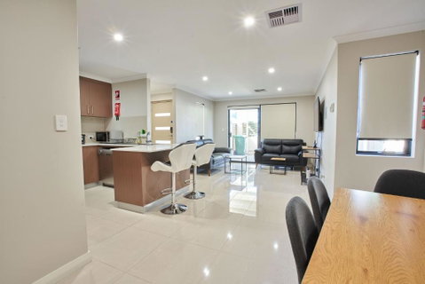 Gorgeous Family House Near Shops - Go Out 4
