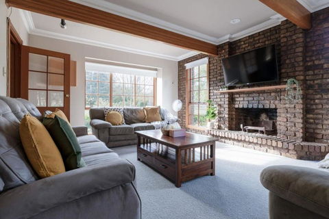 Gracelands Swiss Inspired Home With Gorgeous Grounds - Pubs and Clubs 3