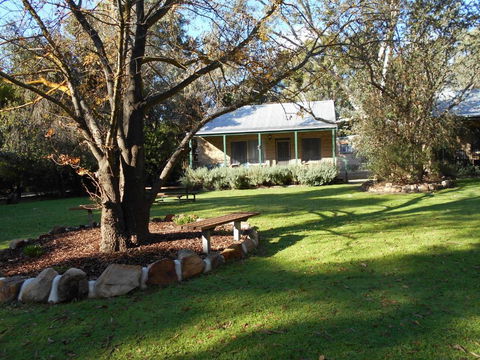 Grampians View Cottages And Units - Pubs and Clubs 0