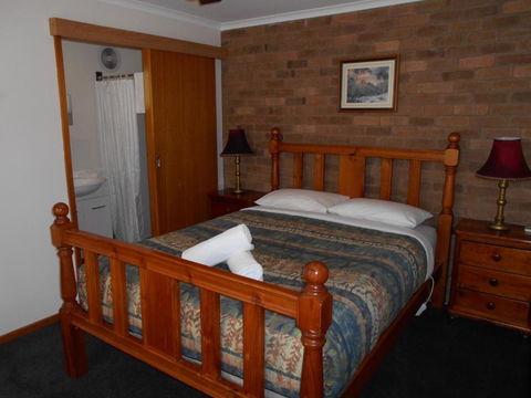 Grampians View Cottages And Units - Pubs and Clubs 3