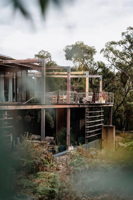 Grand Designs Eco Bush Retreat - Pubs and Clubs 4