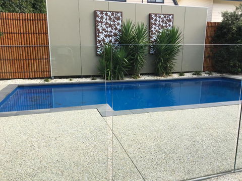 Grand Escape McKenzie - Solar Heated Pool WiFi, Netflix 5 Bdrm 4bthrm, Free 8kW EV Chging - Pubs and Clubs 4