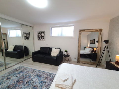 Grandview Melbourne Executive 2BR Apartment - Pubs and Clubs 4