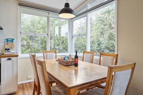 Green Leaf Retreat - PETS ALLOWED - FREE PARKING - FAMILY FRIENDLY - CLOSE TO KATOOMBA AND ALL MOUNTAIN ATTRACTIONS! - Pubs and Clubs 3