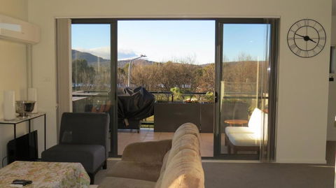 GREENWAY WATERS 2 Bed Apartment - Pubs and Clubs 3