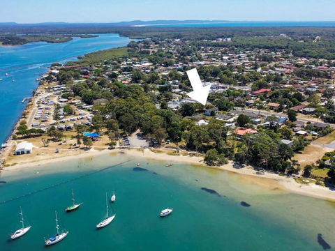 Greenwood House - Pubs and Clubs 1