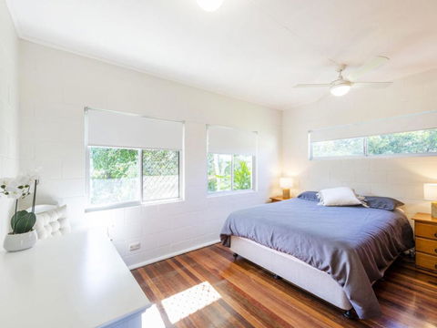 Greenwood House - Pubs and Clubs 3